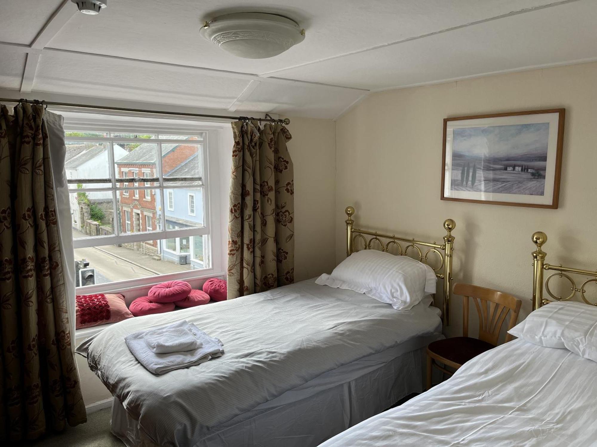 King'S Arms Hotel Lostwithiel Room photo